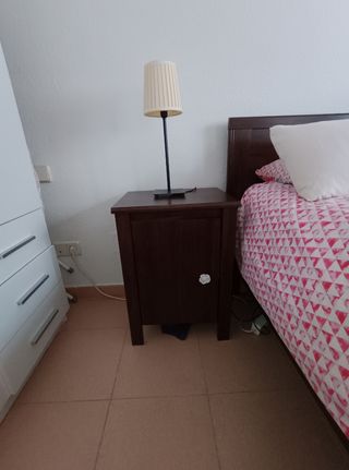 Conjunto cama y mesillas