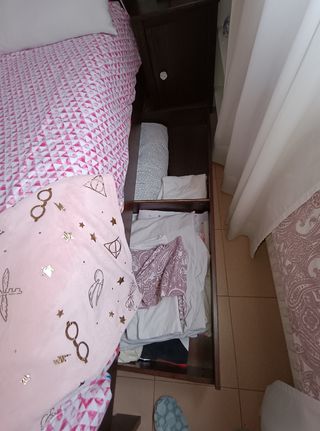 Conjunto cama y mesillas