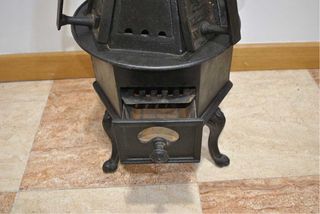 Antiguo calienta planchas de hierro