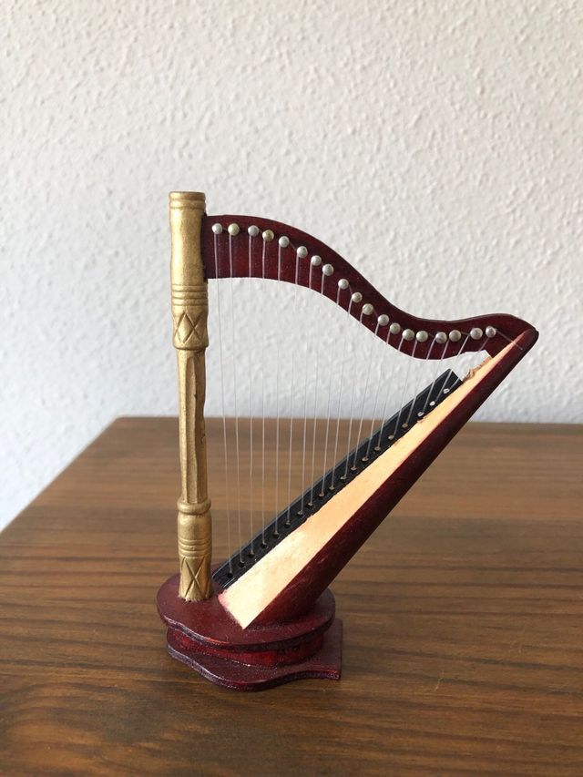 Arpa musical para casa de muñecas
