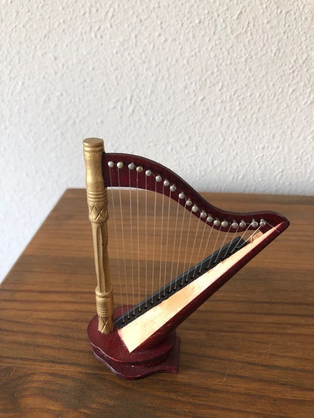 Arpa musical para casa de muñecas