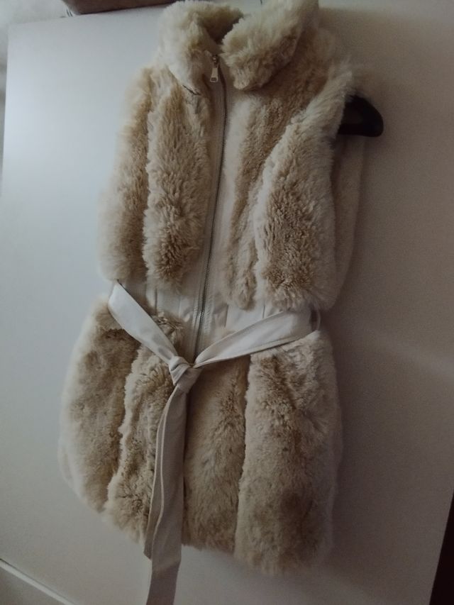 Chaleco de pelos y cuero