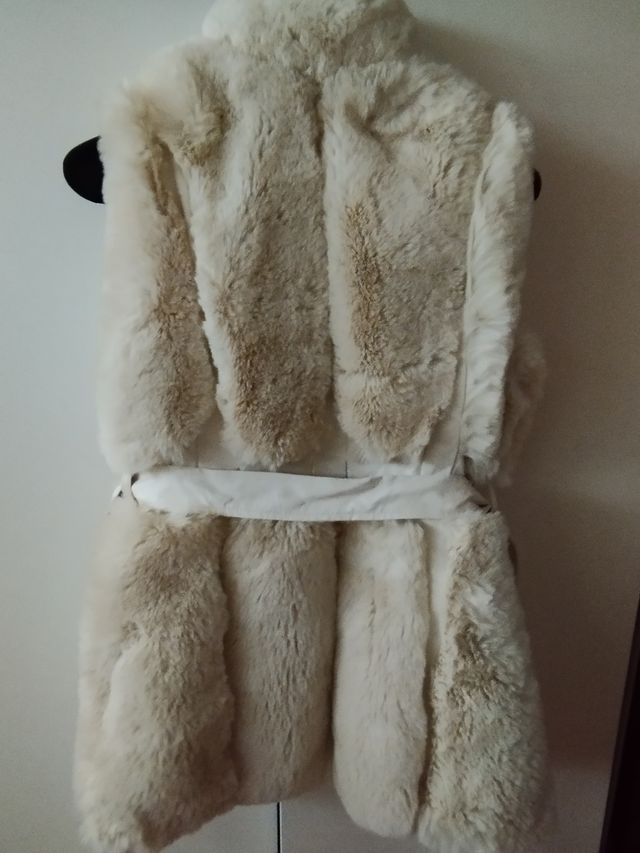 Chaleco de pelos y cuero