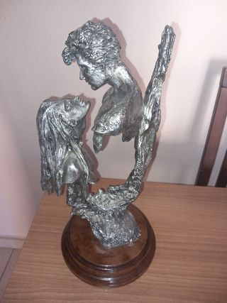 Escultura beso enamorados