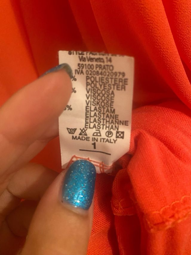 Abito stile impero arancione acceso e top bianco