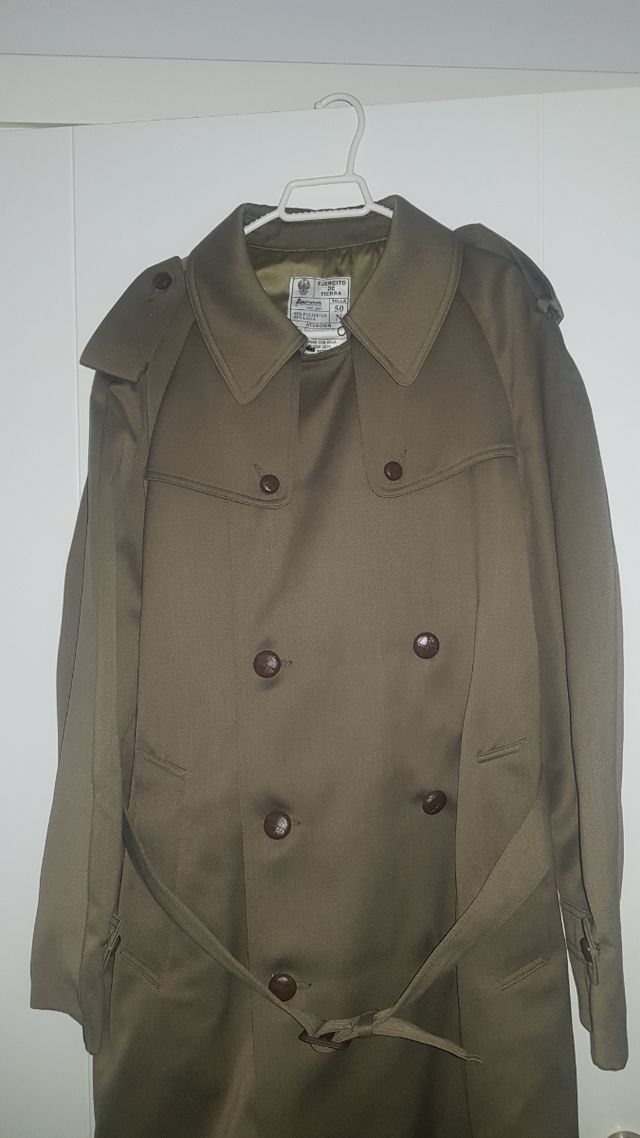 GABARDINA MILITAR - EN PERFECTO ESTADO