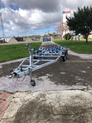 REMOLUQUE NAUTICO PORTA EMBARCACIÓN 7 M