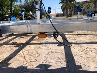 REMOLUQUE NAUTICO PORTA EMBARCACIÓN 7 M