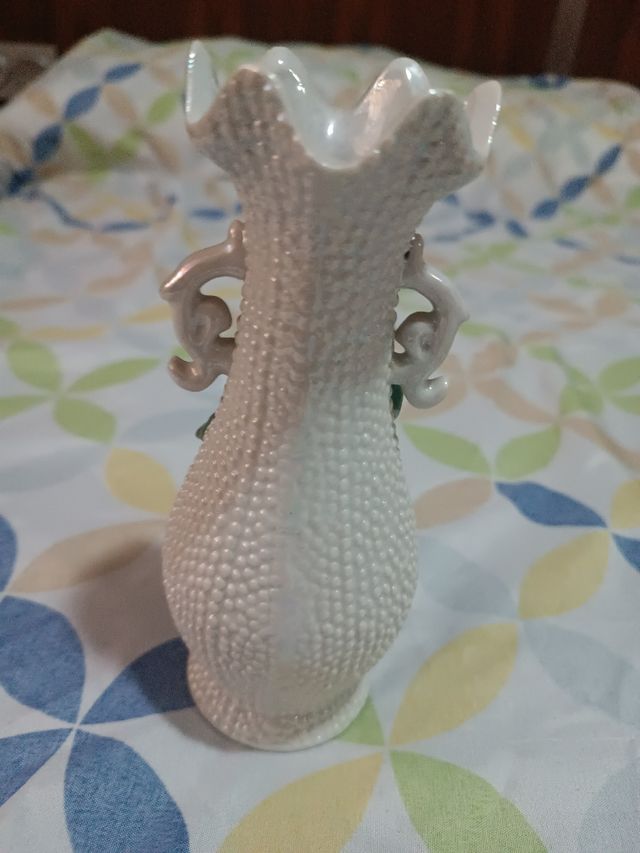 Figura porcelana jarrón