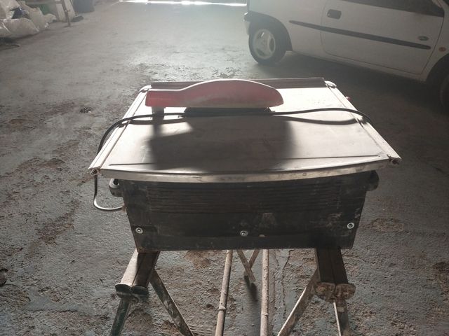 Maquina cortar rejoles de agua