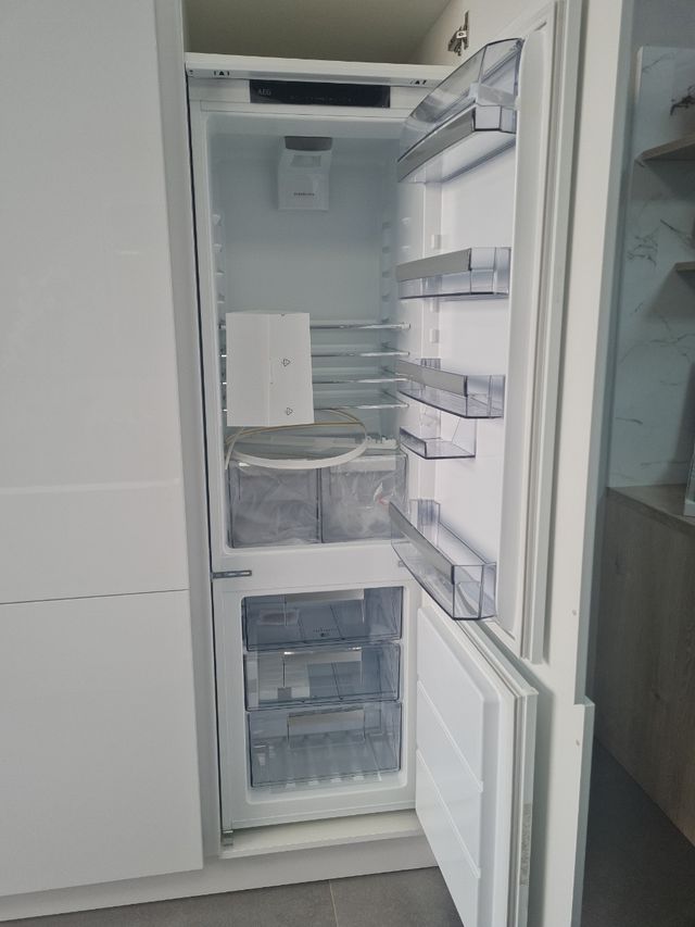 Nevera integrada Aeg