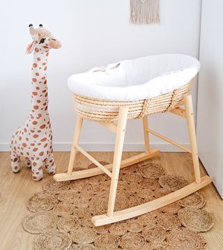 Cuna capazo de mimbre