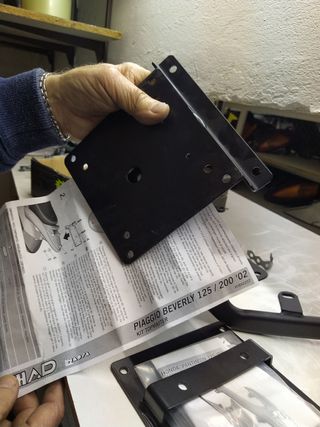 Soporte baúl Piaggio Beverly 125/200