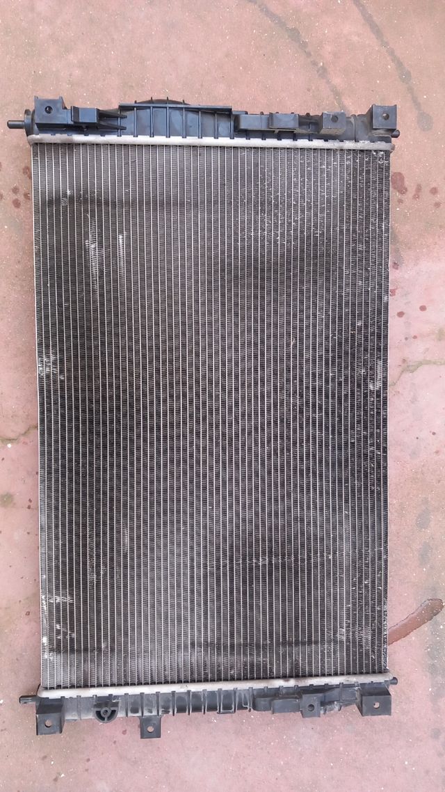 Radiador de motor peugeot 3008 año 2019