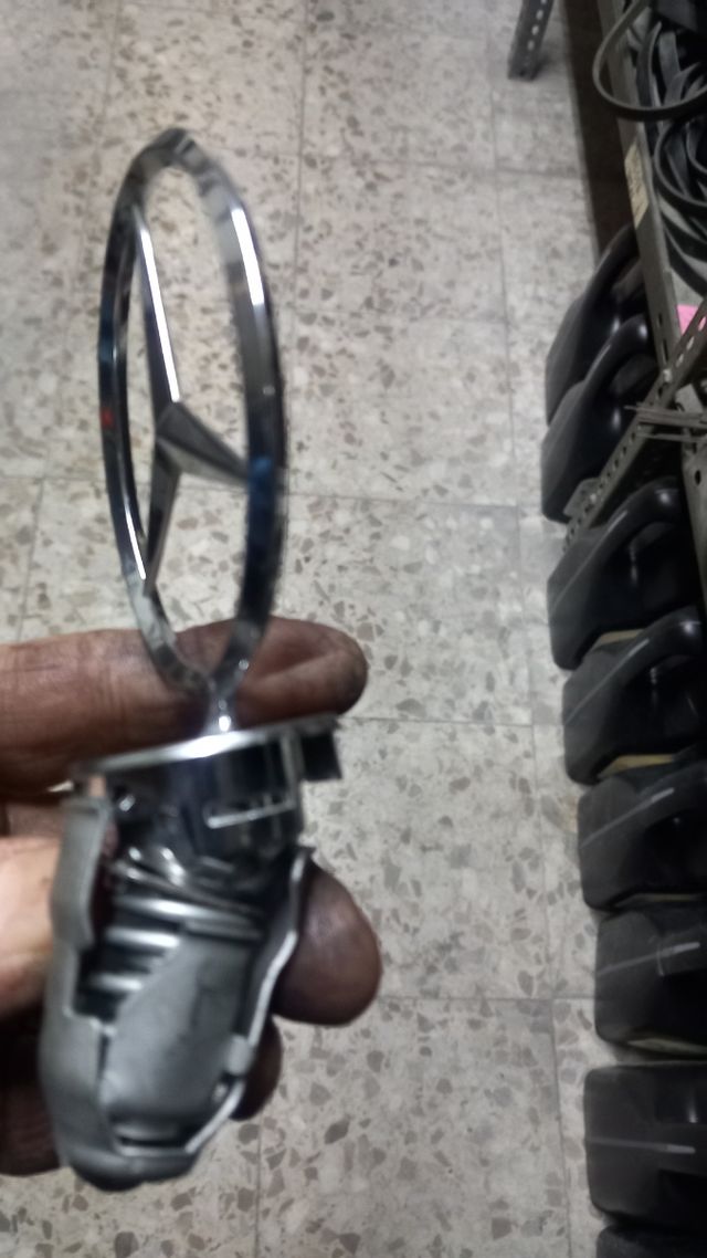 estrella de capó MERCEDES estsa como nueva