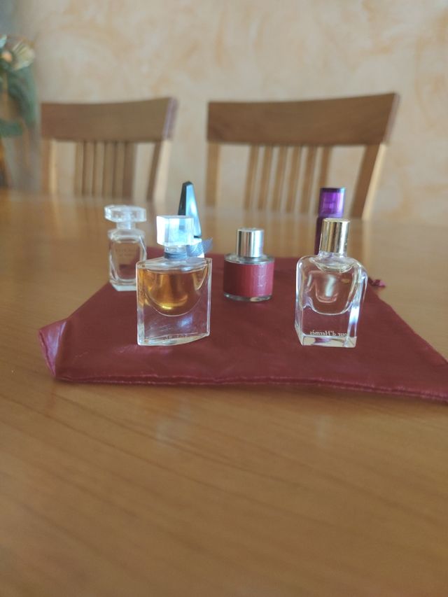 Conjunto de miniaturas perfume