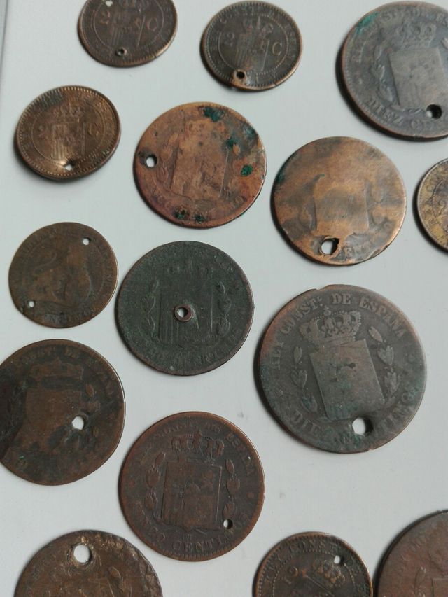 Monedas agujereadas S XIX