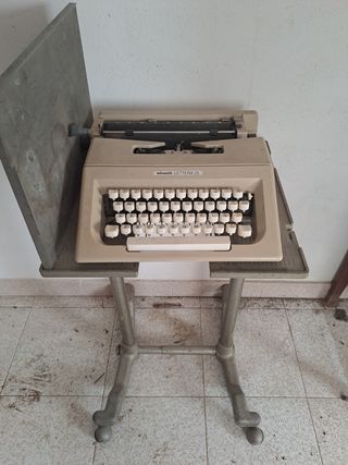 Maquina escribir con mesa