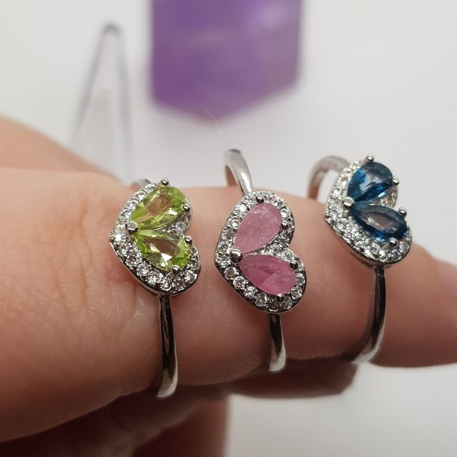 Anello cuore con pietre naturali