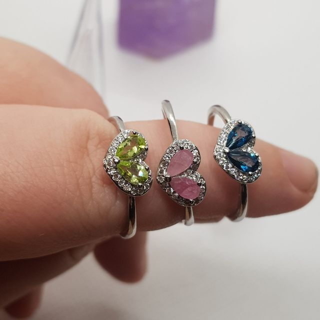 Anello cuore con pietre naturali