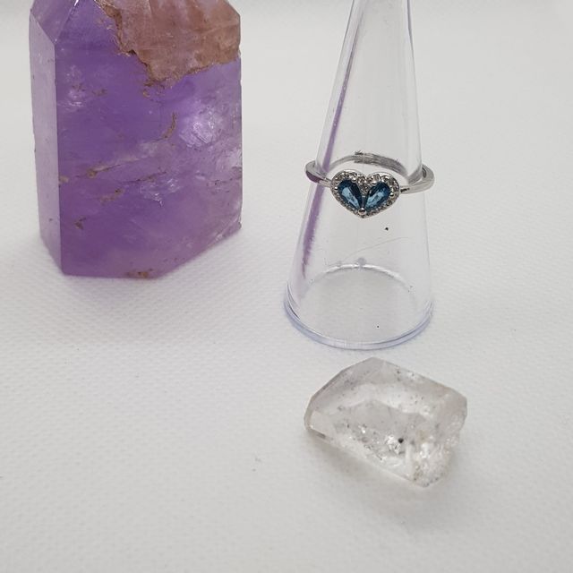 Anello cuore con pietre naturali