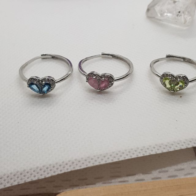 Anello cuore con pietre naturali