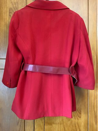 Chaqueta roja manga por swbajo de codo