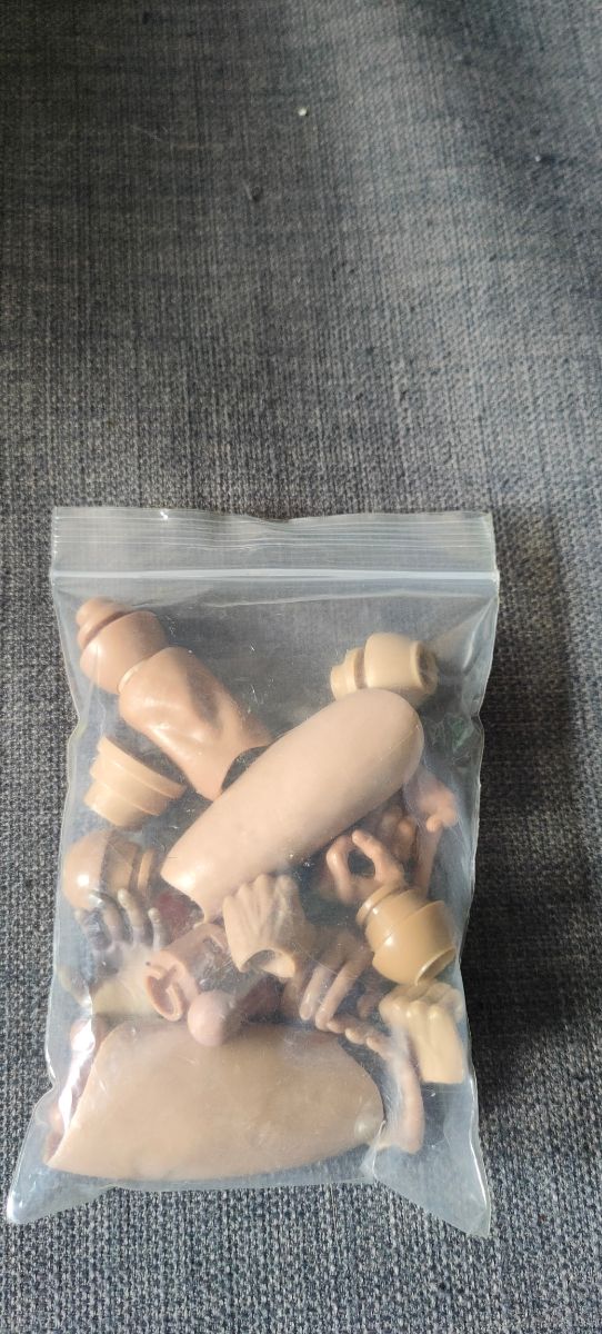 Lote de manos, enganches de cuellos etc 