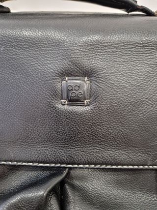 Cartera de piel.