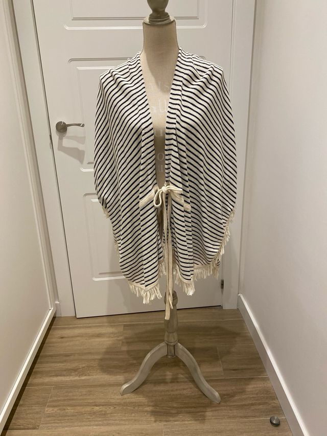 Poncho/capa de Mango