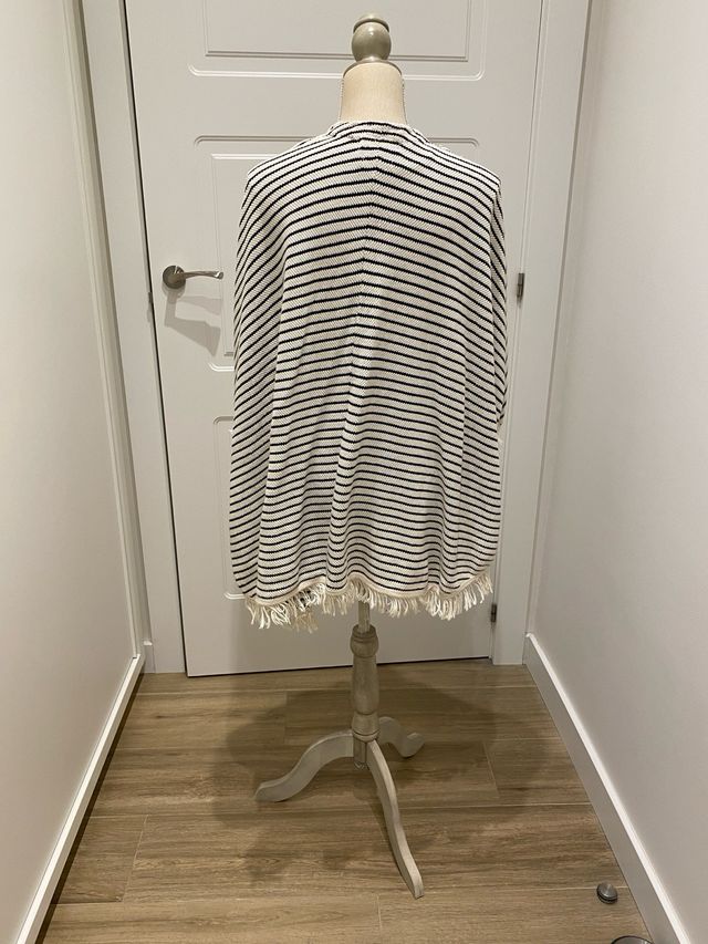 Poncho/capa de Mango