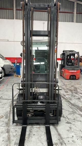 CARRETILLA ELEVADORA NISSAN/UNICARRIERS