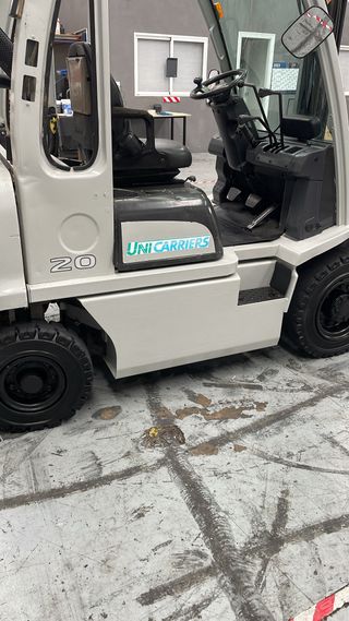 CARRETILLA ELEVADORA NISSAN/UNICARRIERS