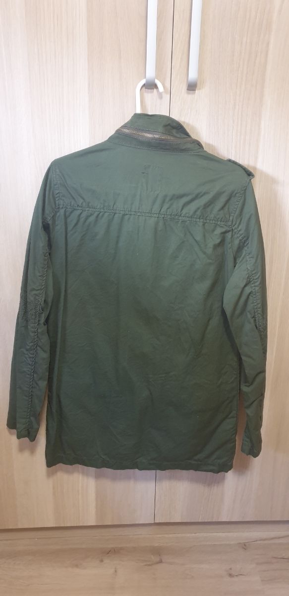 Parca entretiempo verde militar