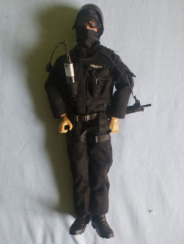 Muñeco Policía naciónal GEO