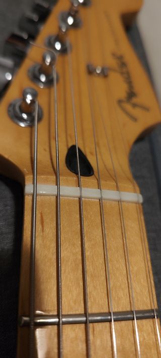 FENDER STRATOCASTER.