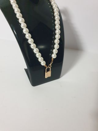 Collana di perle artificiali con