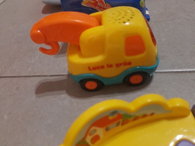 Pista semáforo + coches tut tut bolidos