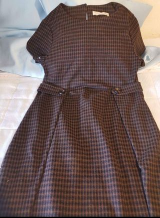 Vendo vestido de color marrón no hago envíos