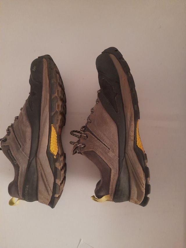 Sapatos de montanha número 39