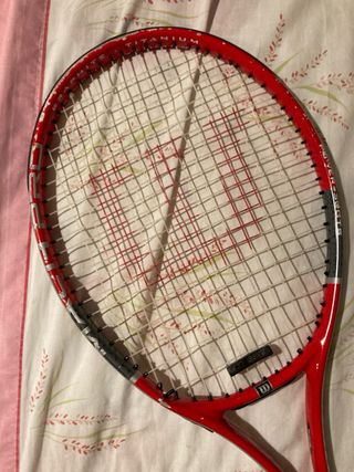 Raqueta wilson.
