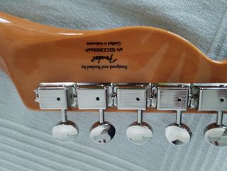 Guitarra eléctrica squirer telecaster .

