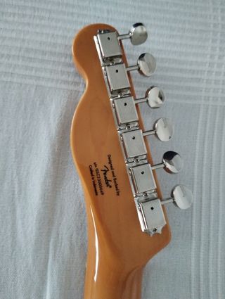 Guitarra eléctrica squirer telecaster .
