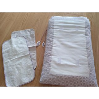 Colchón cambiador con funda y 2 toallas color lila