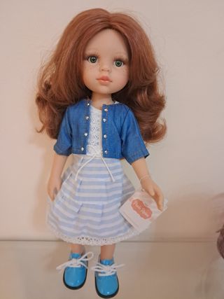 Paola reina con vestido azul