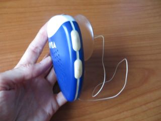 Radio a pilas, con ventosa, de Nivea