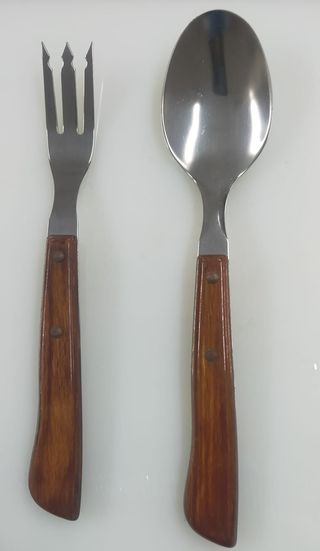 Cubierto inox. con mango de madera