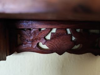 Repisa de madera labrada antigua