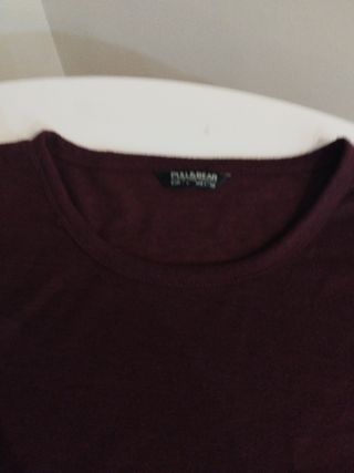 Camiseta color burdeos pull&bear talla L
