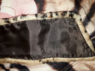 Cuello de pelo leopardo